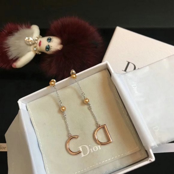 Earrings - Picture 1 of 3